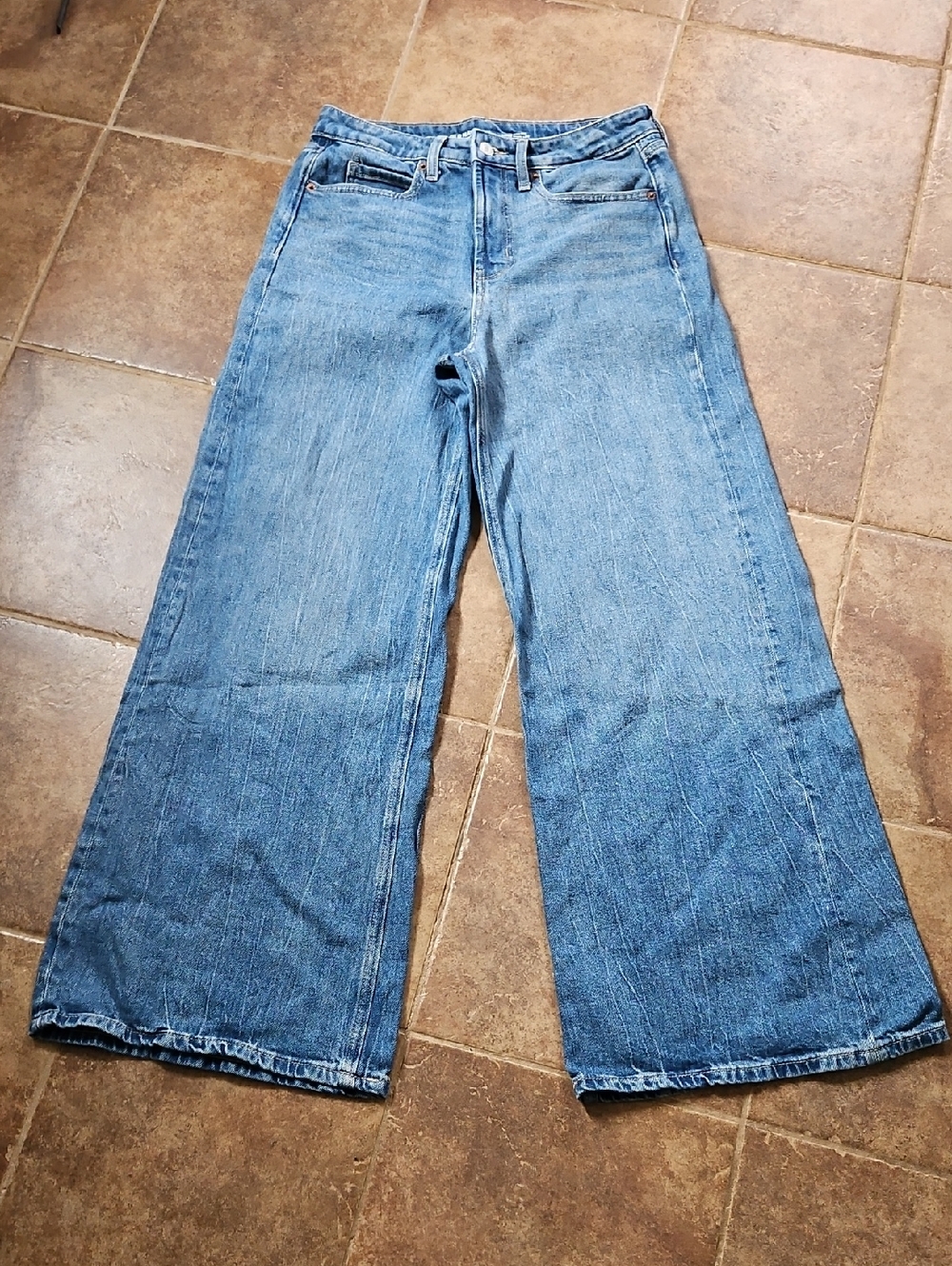 Old Navy Wide-Leg Jeans in Light Blue Wash